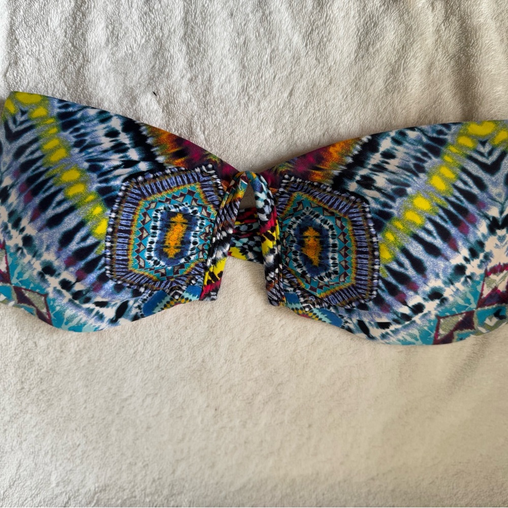 Red Carter - Colorful Patterned Bikini Set - Picture 2 of 5